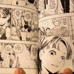 Das Foto aus einem Manga stellt Charaktere der Zeichnerin Aki Shimizu dar